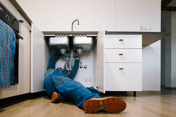 Professional Emergency Plumber technician working in Waller, TX